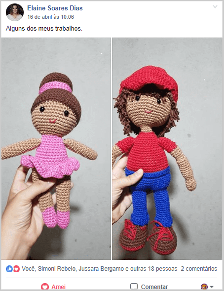 Amigurumi de bailaria e menino de camisa vermelha, calça azul e boné vermelho
